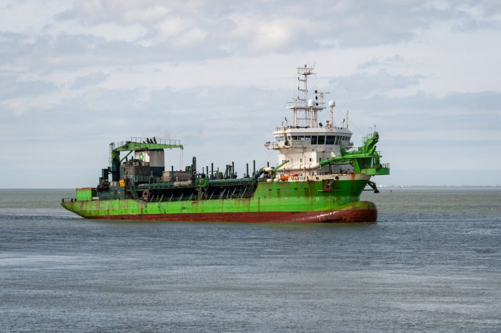 Trailing suction hopper dredger